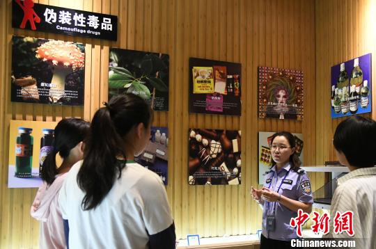 山西省司法行政戒毒系統(tǒng)積極面向社會開展禁毒警示教育?！　　⊥踅ㄜ?攝
