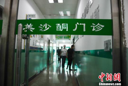 有數(shù)據(jù)顯示，十年來，山西省司法行政戒毒系統(tǒng)累計收治戒毒人員總數(shù)6萬余人。截至目前，在冊強(qiáng)制隔離戒毒人員、自愿戒毒人員、戒毒康復(fù)人員、美沙酮維持治療人員共1.2萬余人?！⊥踅ㄜ?攝