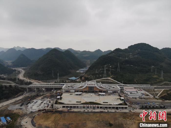貴州省首條城際高速鐵路——安六鐵路開(kāi)始聯(lián)調(diào)聯(lián)試。中國(guó)鐵路成都局集團(tuán)公司供圖