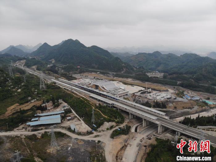 貴州省首條城際高速鐵路——安六鐵路開(kāi)始聯(lián)調(diào)聯(lián)試。中國(guó)鐵路成都局集團(tuán)公司供圖