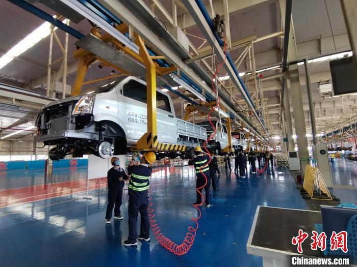4月初，成功汽車全面復工復產(chǎn)。尤其是隨著疫情得到控制，該公司的生產(chǎn)力度也不斷加大?！「唢w 攝