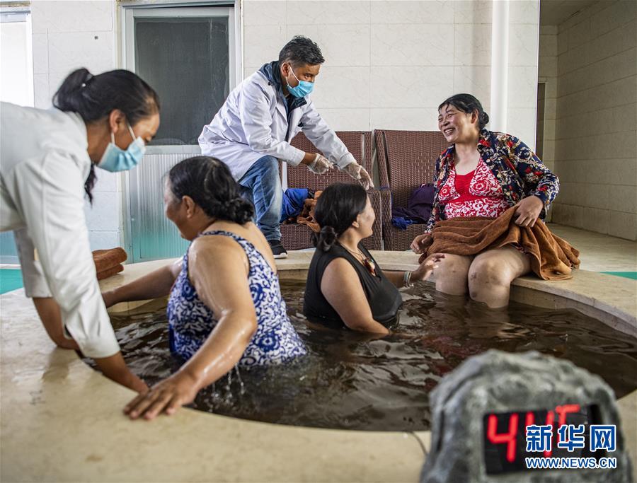 （新華全媒頭條·走向我們的小康生活·圖文互動(dòng)）（10）扎西德勒，我們的新家園——西藏易地扶貧搬遷搬出幸福美好新生活